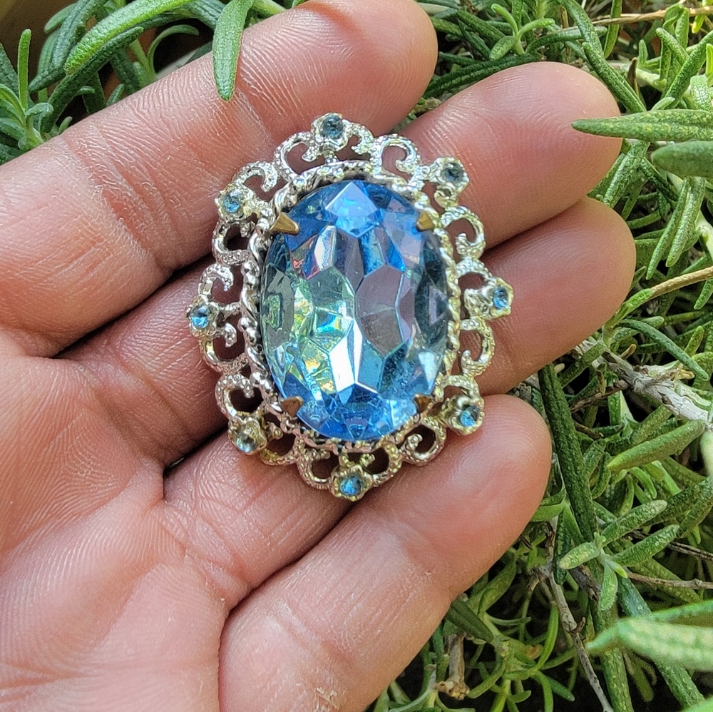 Elegant Blue Rhinestone Brooch